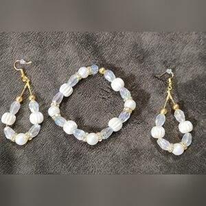 NWT Handcrafted Gold, Ivory and Clear Crystal Beaded Bracelet by Lady E.